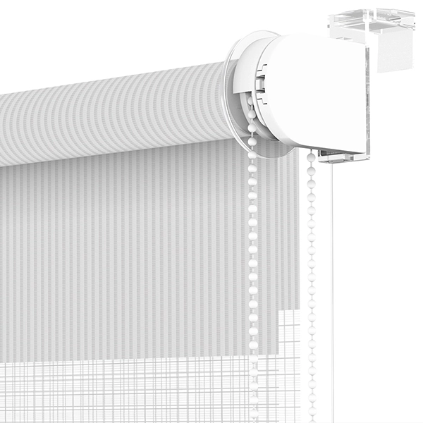 Detailný záber na mechanizmus roliet MINI s retiazkovým ovládaním, ukazujúci systém bez vŕtania vhodný na okná s gumovým tesnením